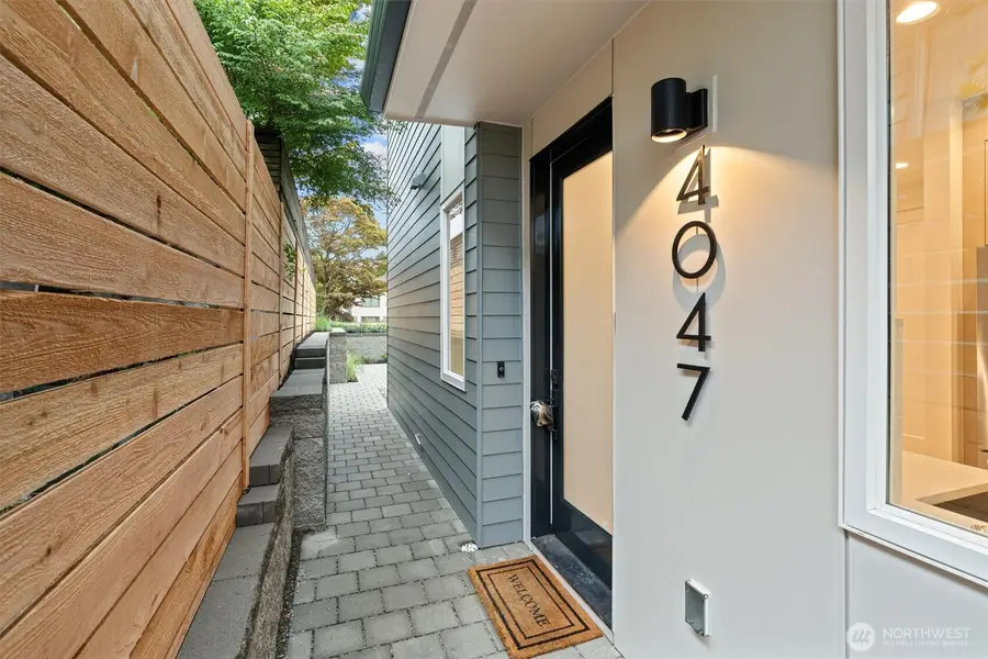 4047 44th Avenue Sw, Seattle, WA 98116 - #3