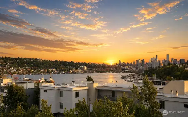 936 N 35th Street #E, Seattle, WA 98103