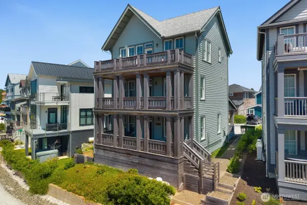 32 Ocean Tide Lane, Pacific Beach, WA 98571