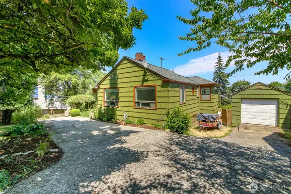 10082 Des Moines Memorial Drive S, Seattle, WA 98168