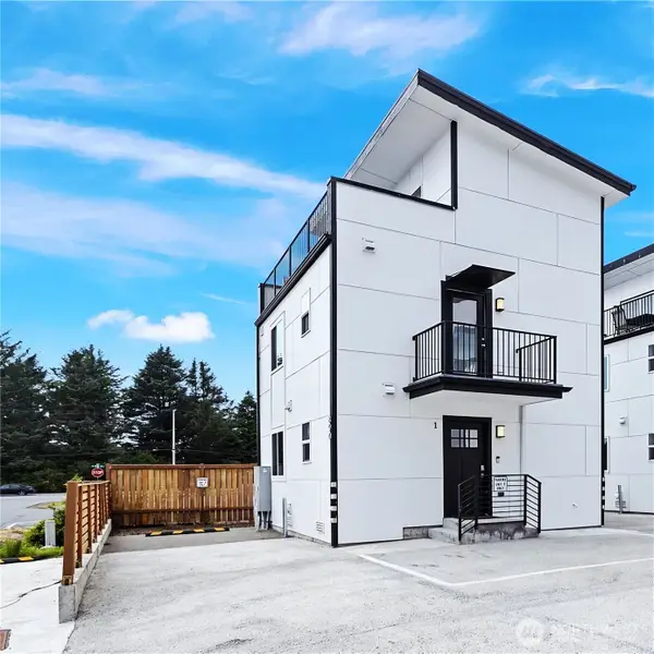 890 Magellan Avenue #1, Ocean Shores, WA 98569