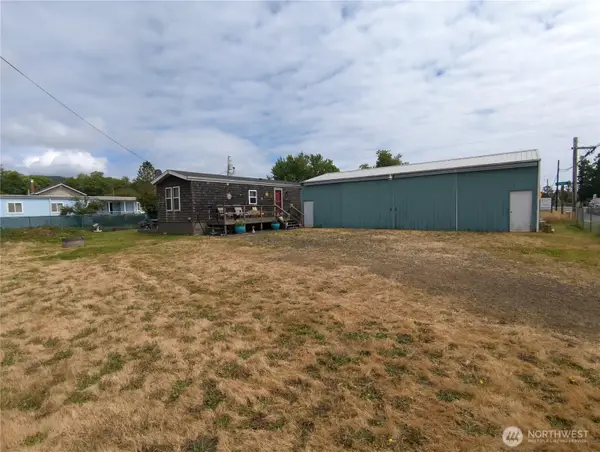 822 State Route 101, Chinook, WA 98614