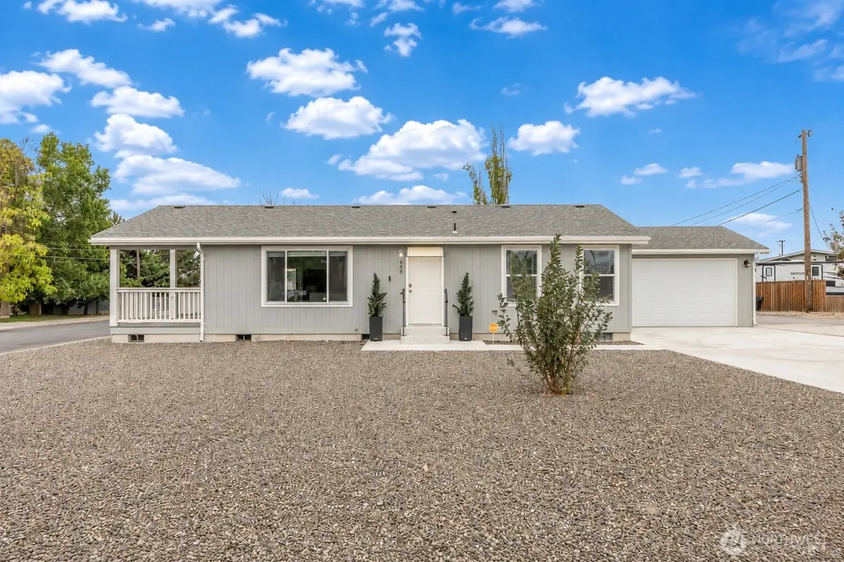 906 S C Street, Moses Lake, WA 98837 - #1