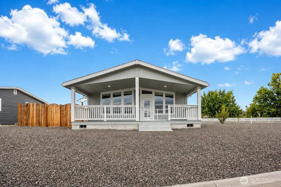 906 S C Street, Moses Lake, WA 98837 - #2