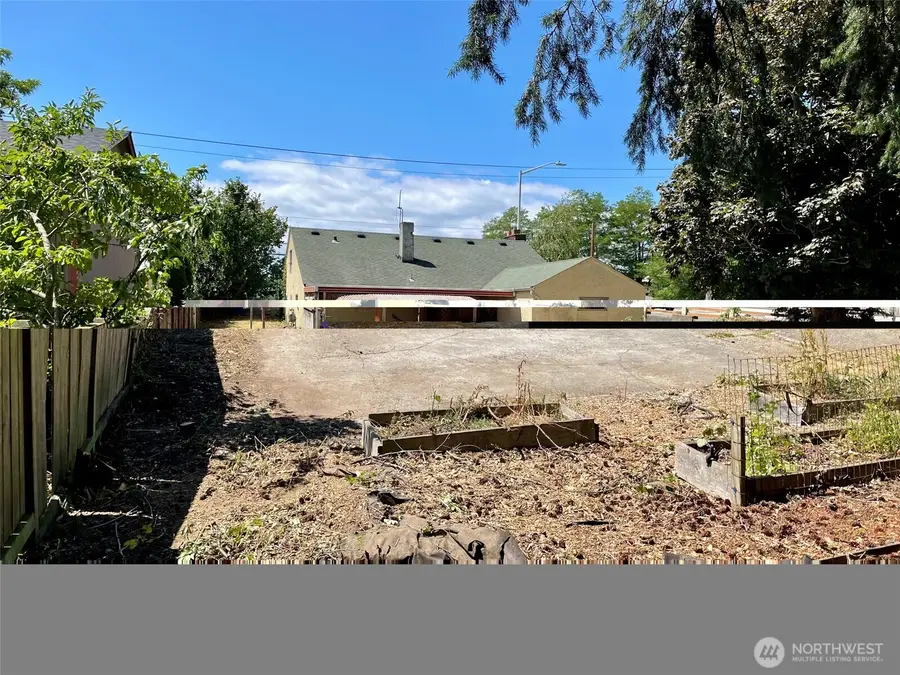 9058 Wallingford Avenue N, Seattle, WA 98103 - #3