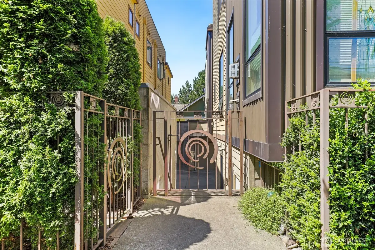 4923 39th Avenue S, Seattle, WA 98118 - #1