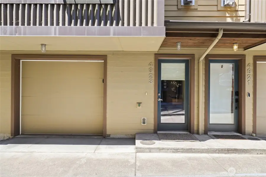 4923 39th Avenue S, Seattle, WA 98118 - #3