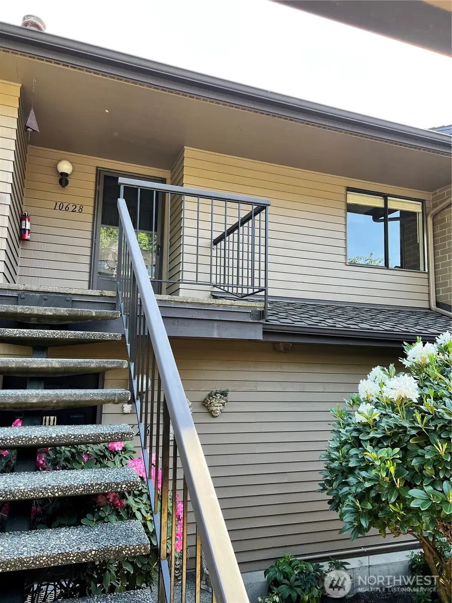 10628 Glen Acres Dr S, Seattle, WA 98168 - #2