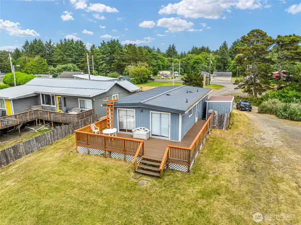13301 North Place, Long Beach, WA 98631