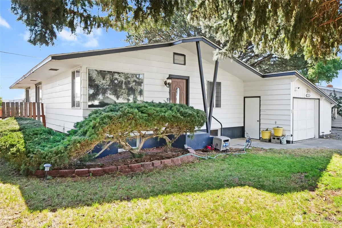 1727 S Monroe Street, Moses Lake, WA 98837 - #1