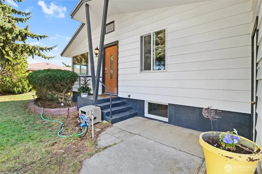 1727 S Monroe Street, Moses Lake, WA 98837 - #3
