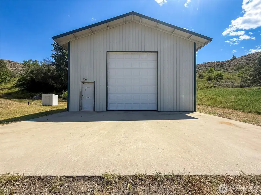 87 Canyon Creek Rd, Oroville, WA 98844 - #3