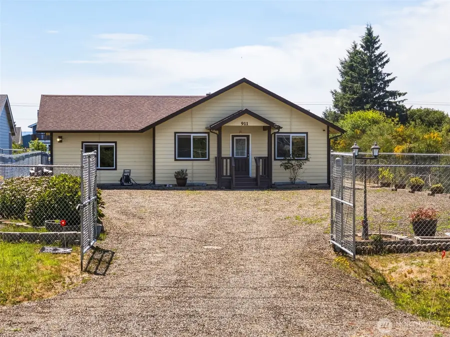 911 Mount Olympus Avenue Se, Ocean Shores, WA 98569 - #2