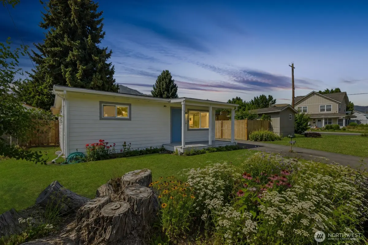 119 W Gibson Avenue, Chelan, WA 98816 - #1