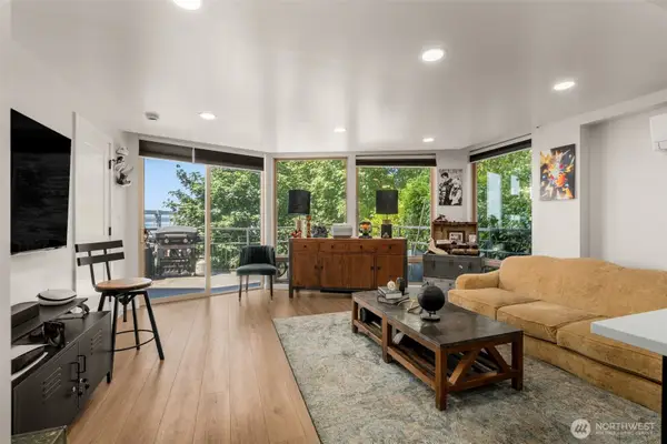507 W Mercer St #401, Seattle, WA 98119