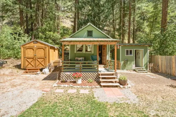 17964 Entiat River Road, Entiat, WA 98822