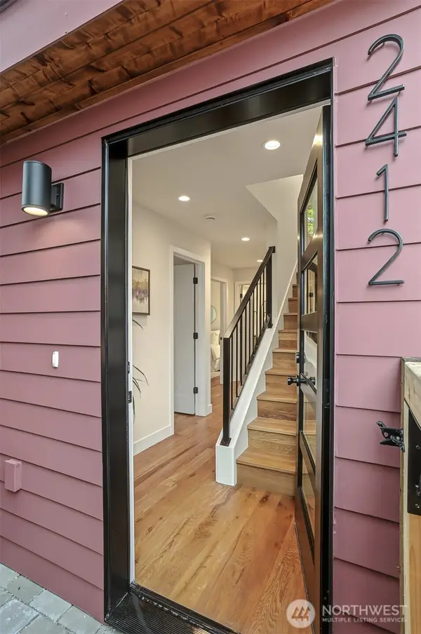 2412 Queen Anne Avenue N, Seattle, WA 98119