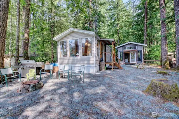 40 Riverside Drive, Deming, WA 98244