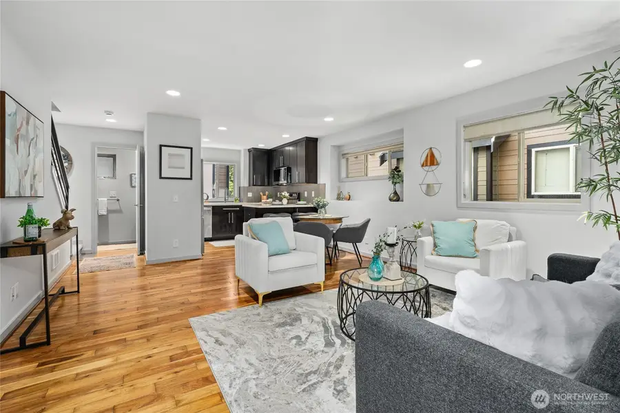 9615 Roosevelt Way Ne #A, Seattle, WA 98115 - #3