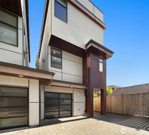 419 N 50th Street #A, Seattle, WA 98103