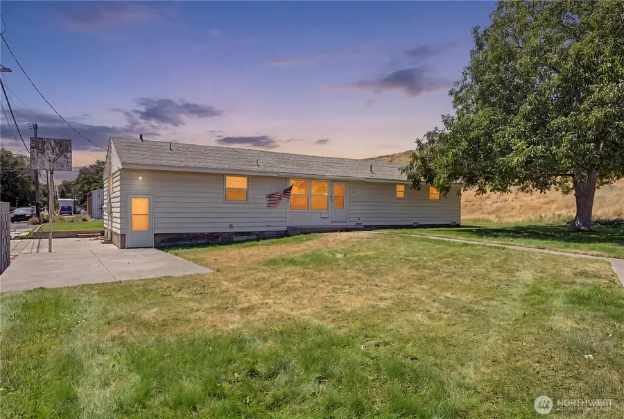 420 11th Street Sw, Ephrata, WA 98823 - #2