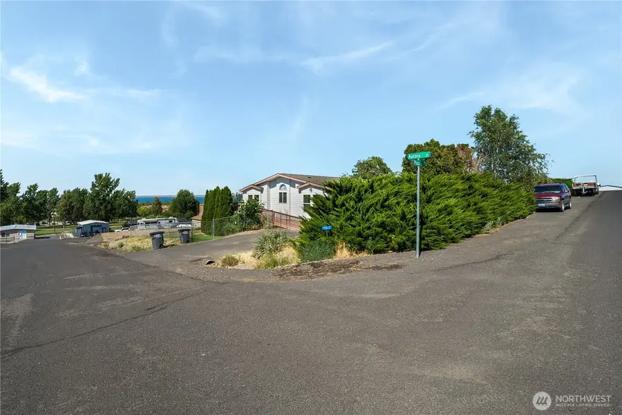 7012 Plaza Street Se, Othello, WA 99344 - #3