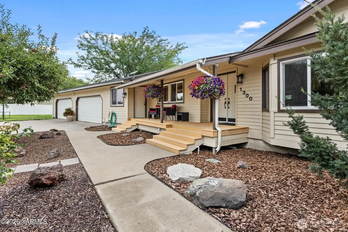 1300 Meadowlark Lane, Zillah, WA 98953 - #1