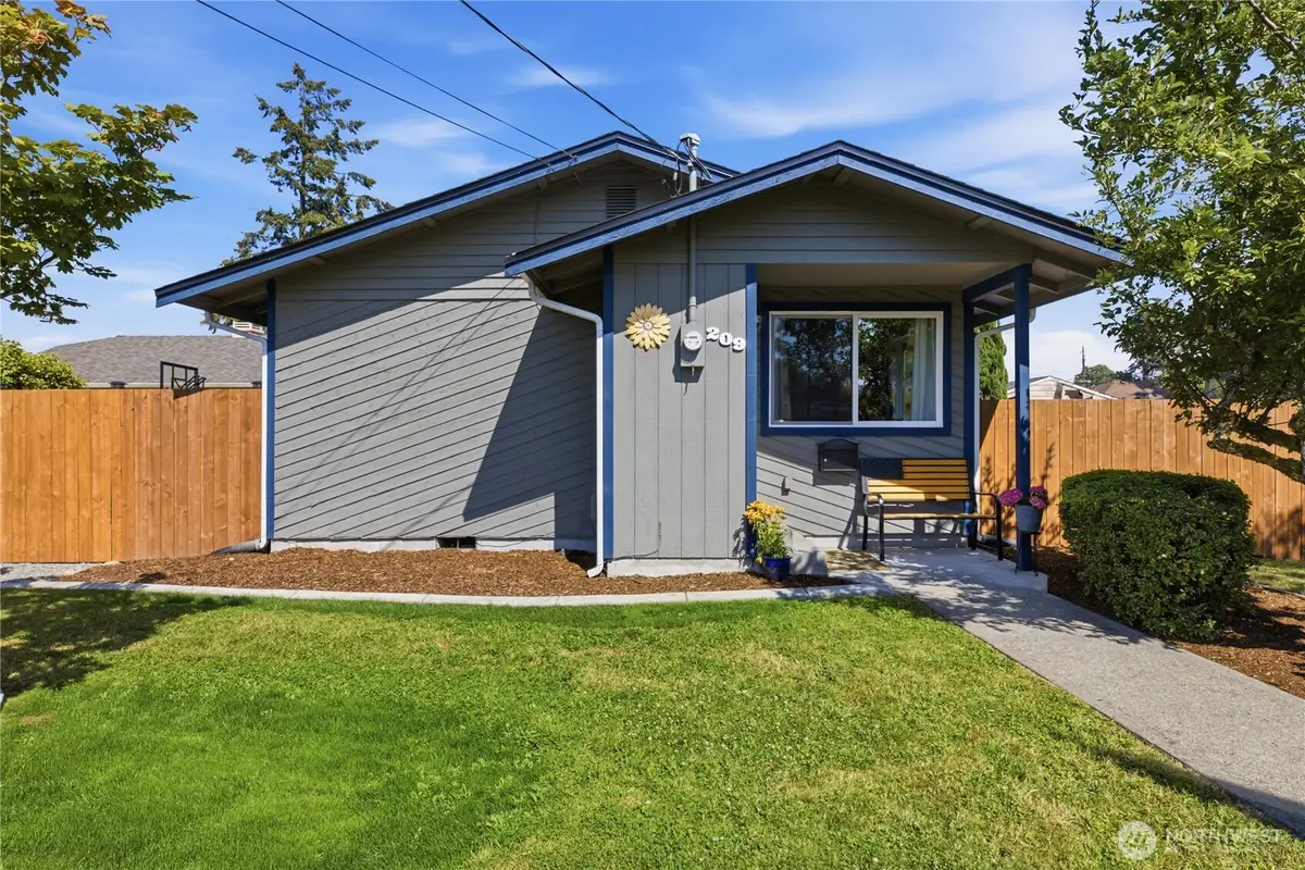 209 16th St Sw, Puyallup, WA 98371 - #1