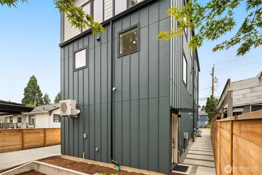 9215 12th Avenue Ne, Seattle, WA 98115 - #2