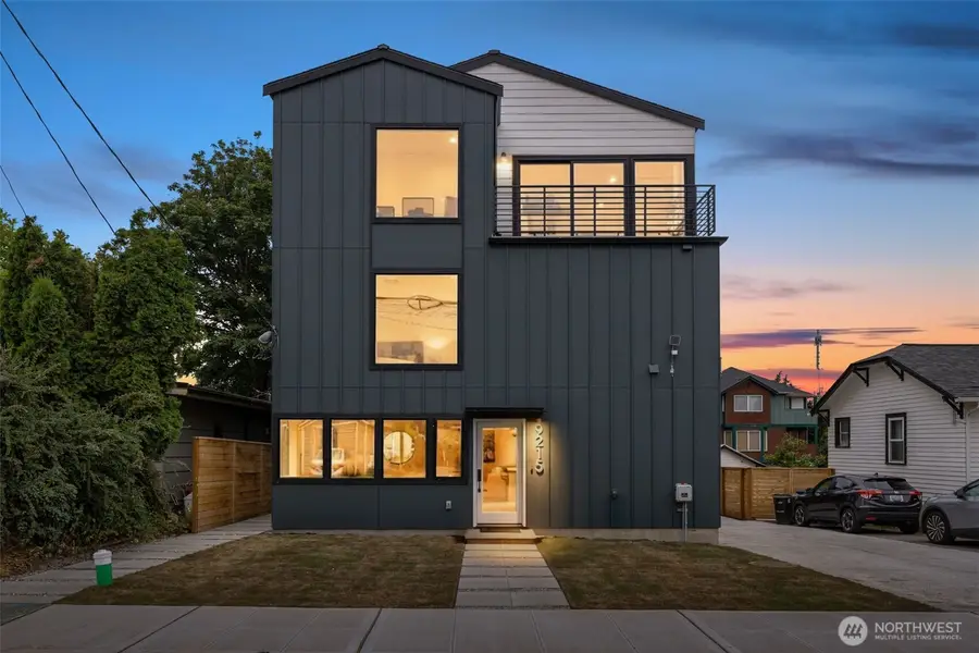 9215 12th Avenue Ne, Seattle, WA 98115 - #2