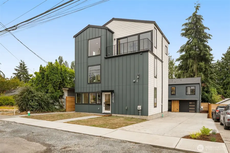 9215 12th Avenue Ne, Seattle, WA 98115 - #3