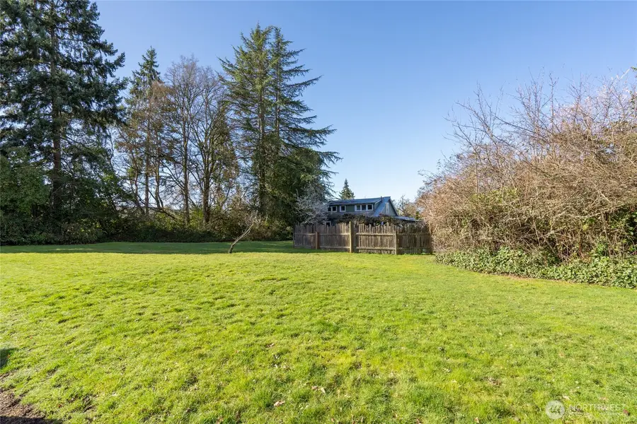 9406 NE 32nd Street, Clyde Hill, WA 98004 - #3