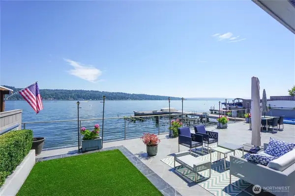 11762 Riviera Place Ne, Seattle, WA 98125
