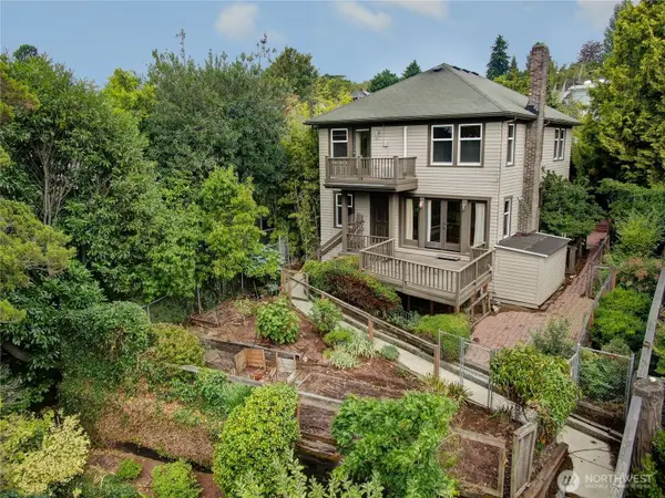 910 11th Avenue E, Seattle, WA 98102