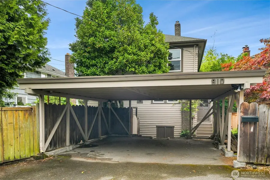 910 11th Avenue E, Seattle, WA 98102 - #2