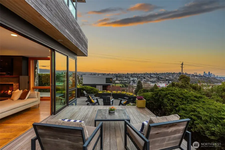 2506 W Halladay Street, Seattle, WA 98199 - #3
