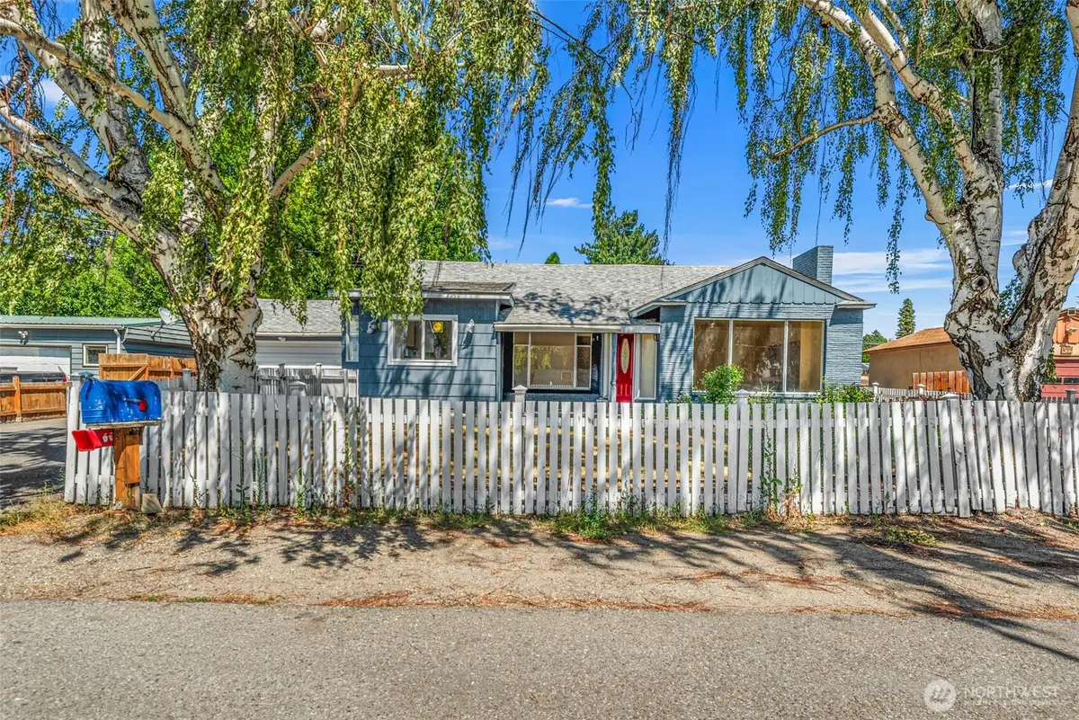 845 N Devon Ave, East Wenatchee, WA 98802 - #1