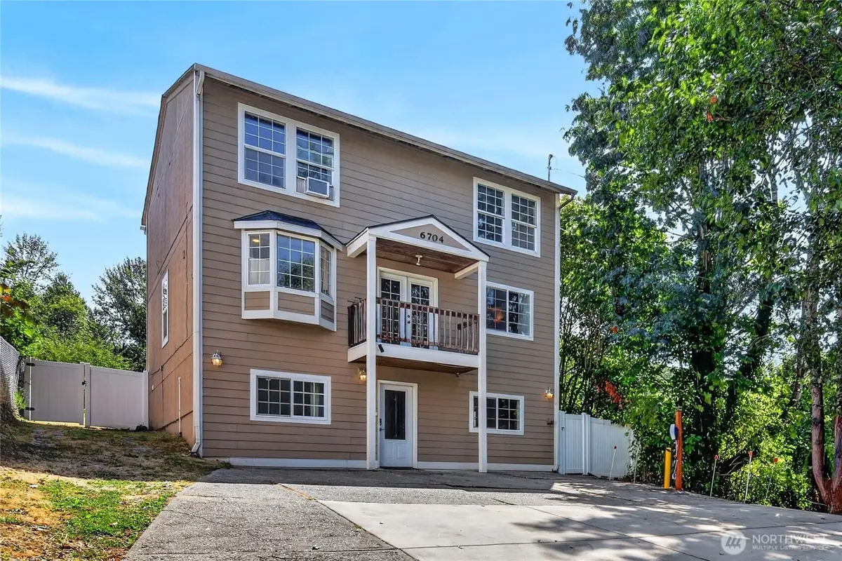 6704 23rd Avenue Sw, Seattle, WA 98106 - #1
