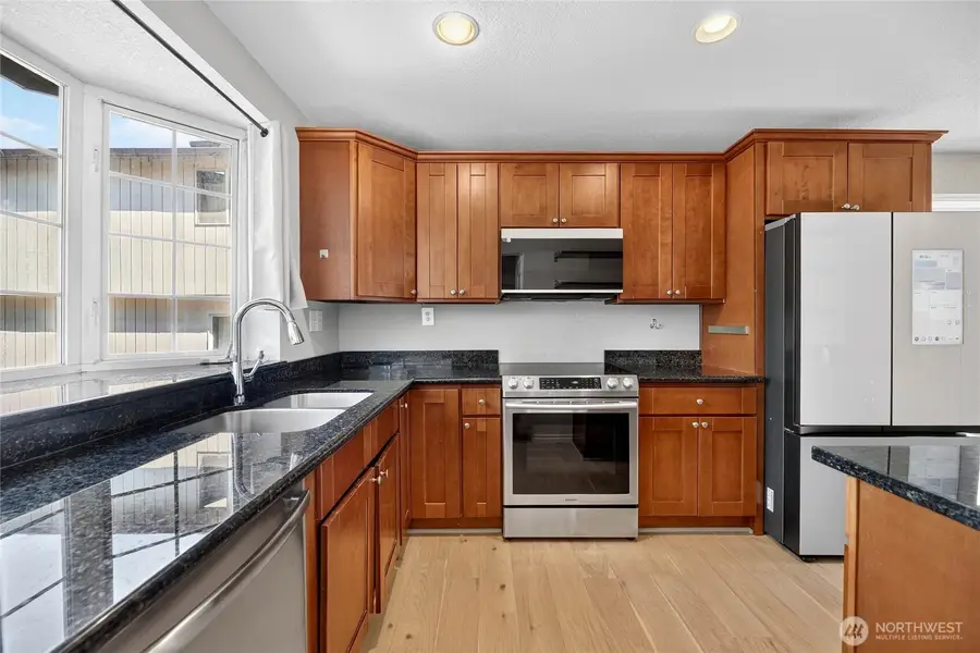 6704 23rd Avenue Sw, Seattle, WA 98106 - #3