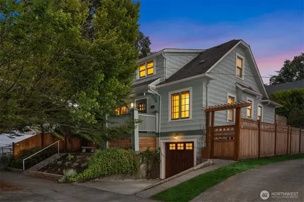 207 25th Avenue, Seattle, WA 98122