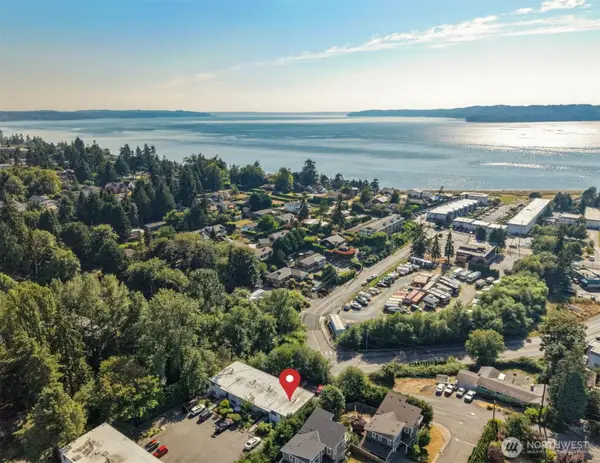 1027 S 230th Street #301, Des Moines, WA 98198