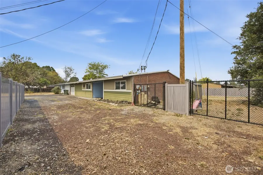 410 Loring Drive, Moses Lake, WA 98837 - #2