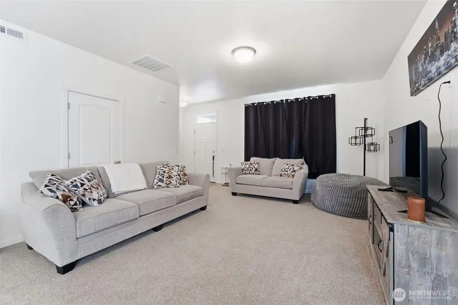 403 Emerald Avenue, Grandview, WA 98930 - #3