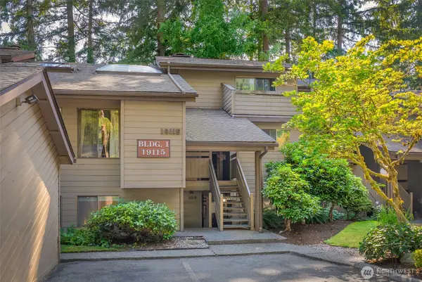 19115 Ballinger Way Nw #102, Lake Forest Park, WA 98155