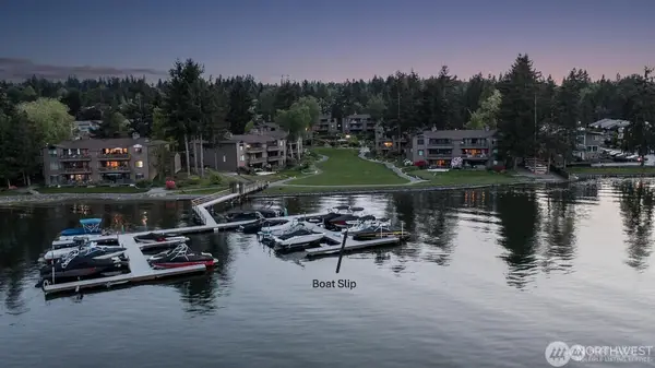 17498 NE 40th Place #I1, Redmond, WA 98052