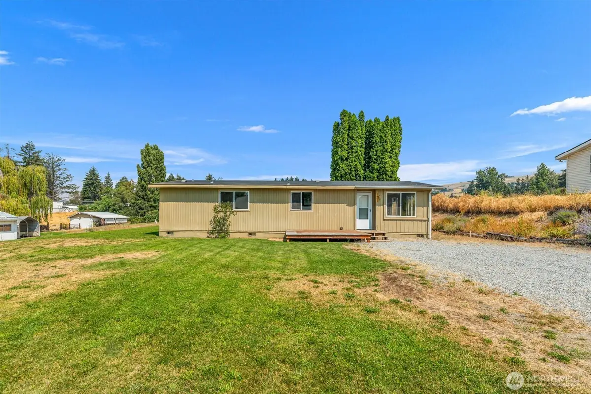 2601 NW Boston Ave, East Wenatchee, WA 98802 - #1