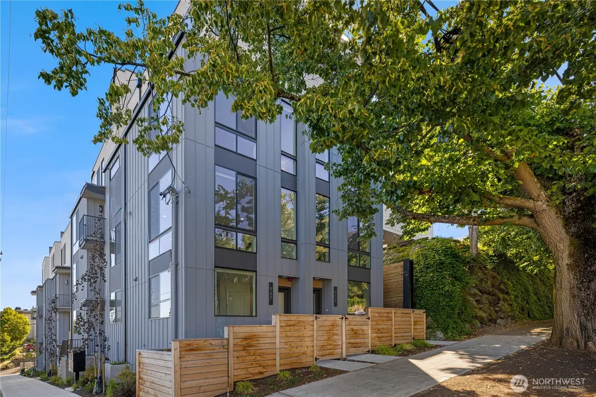 957 N 35th Street, Seattle, WA 98103 - #1