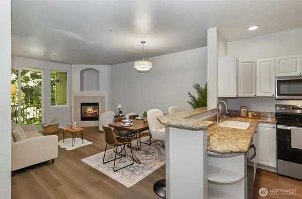 12712 Admiralty Way #F-202, Everett, WA 98204