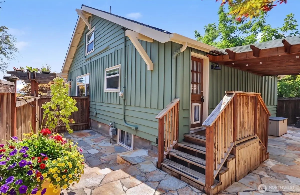 1326 N 40th Street, Seattle, WA 98103 - #1