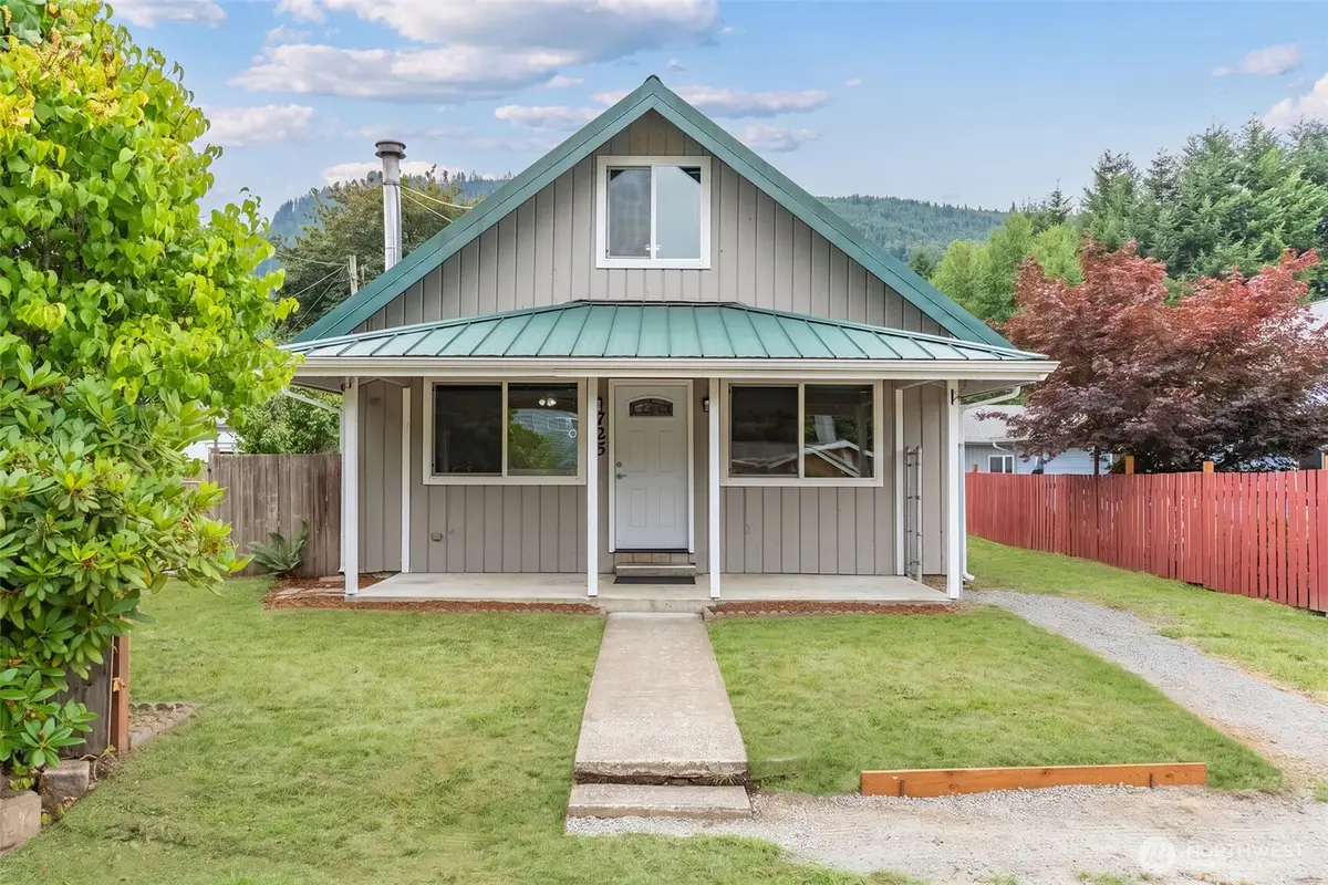 725 W Main Avenue, Morton, WA 98356 - #1